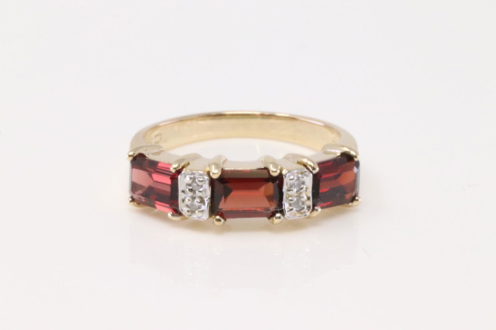 14Kt Yellow Gold Garnet / Diamond Ring. (1 of 4)