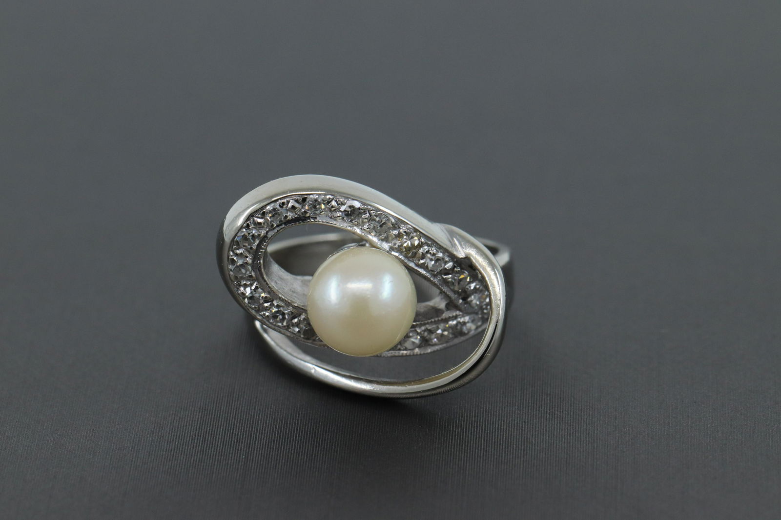 14Kt White Gold Diamond & Pearl Ring (1 of 4)