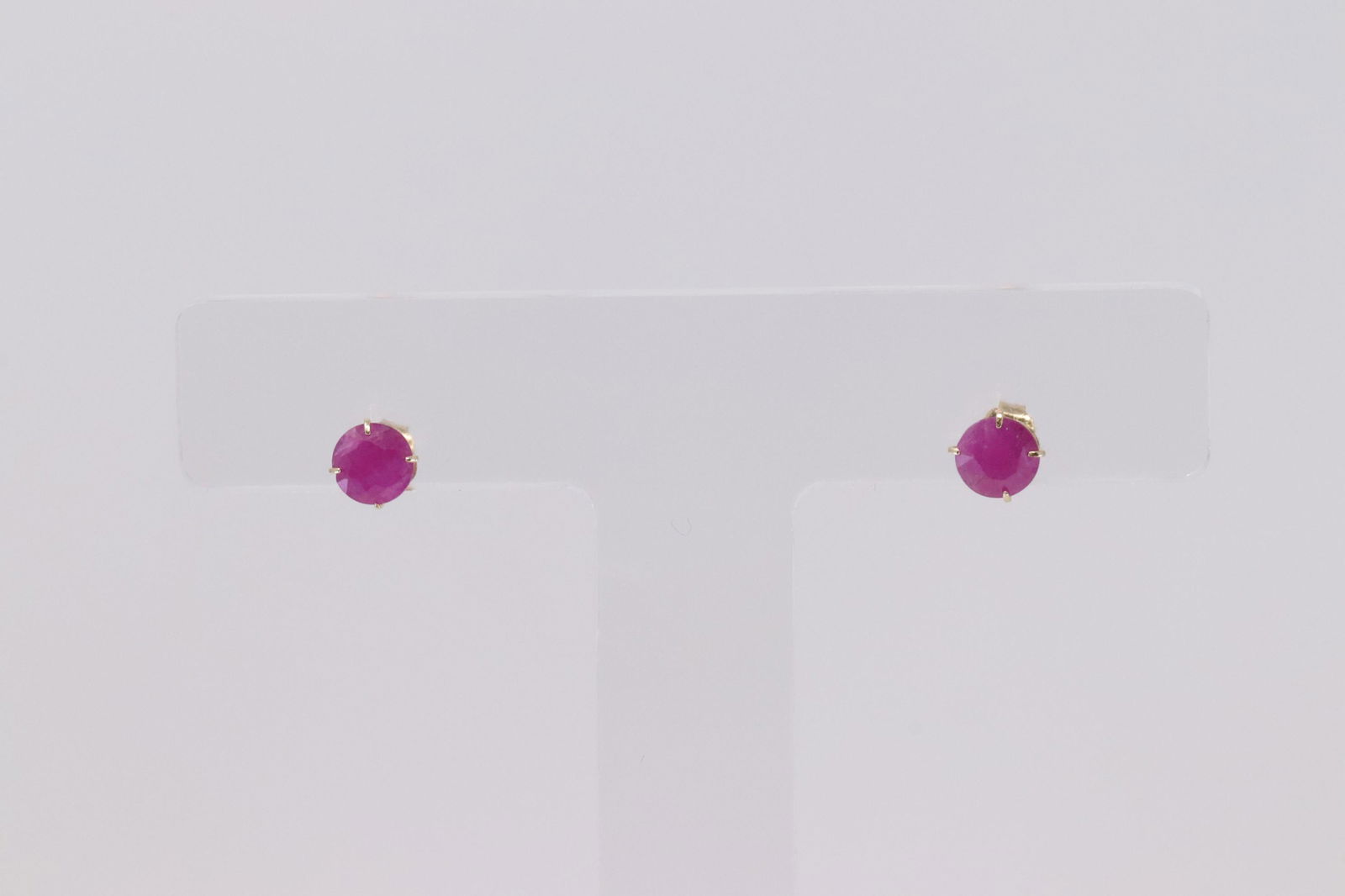 14Kt Yellow Gold Ruby Earring. (1 of 4)