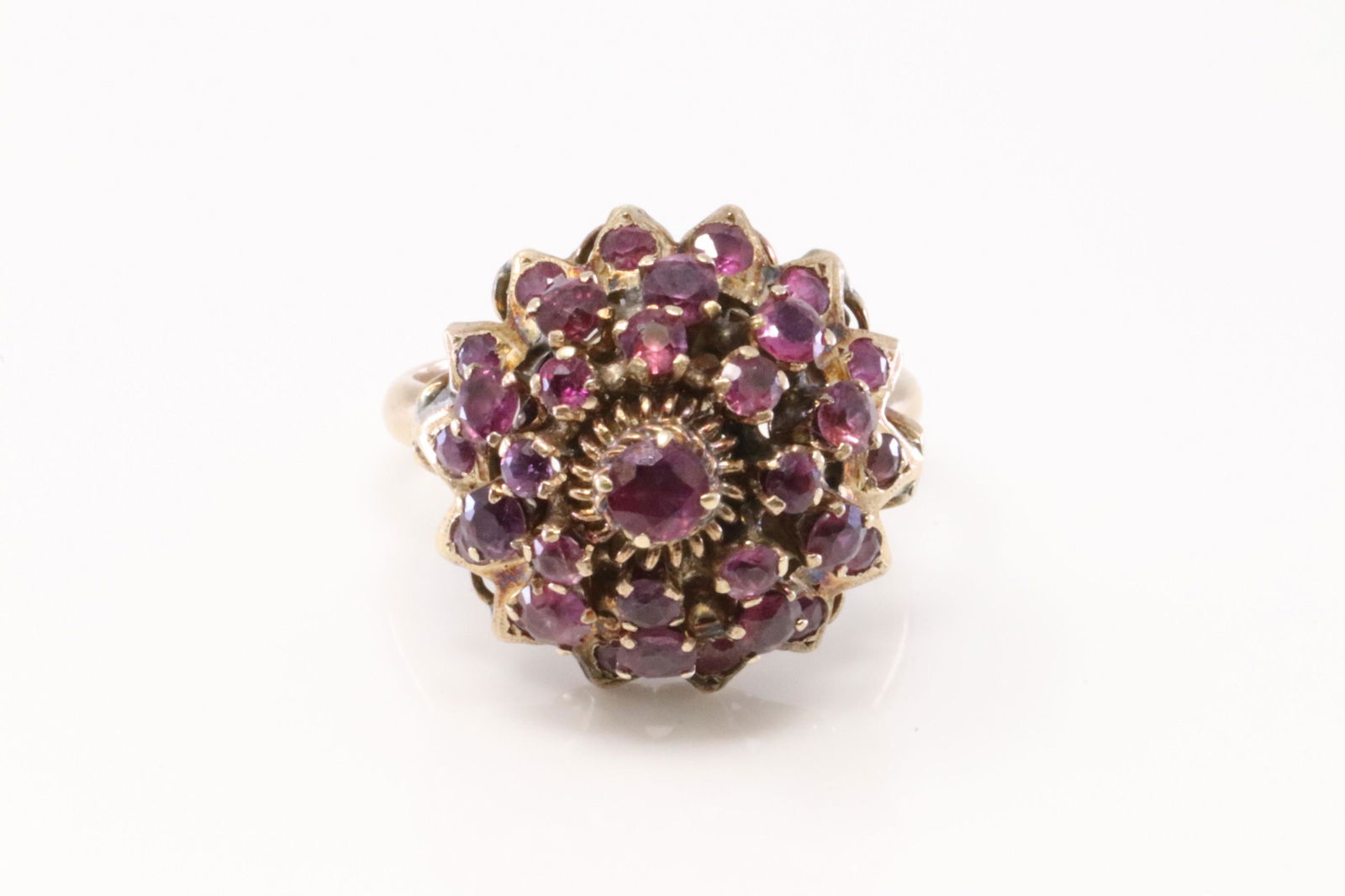 18Kt Yellow Gold Vintage Ruby Ring. (1 of 4)