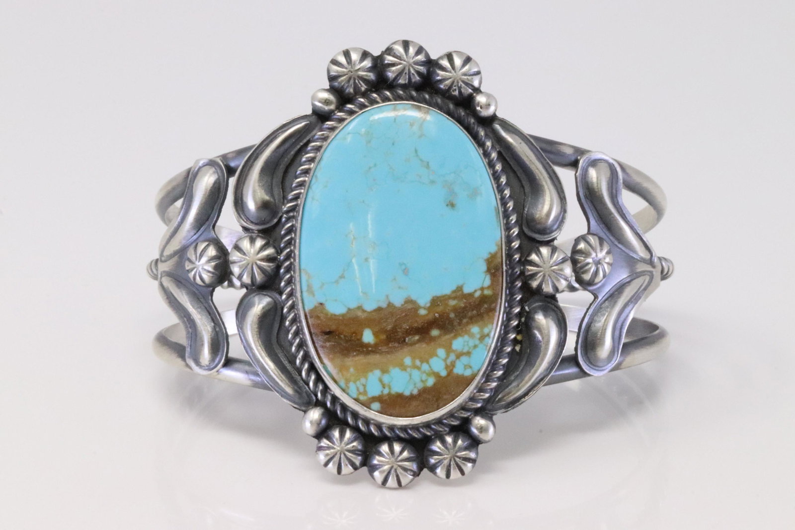 Native america Navajo Handmade Sterling Silver Turquoise Bracelet By Jeff James Jr.: This is a Native america Navajo Handmade Sterling Silver Turquoise Bracelet By Jeff James Jr.