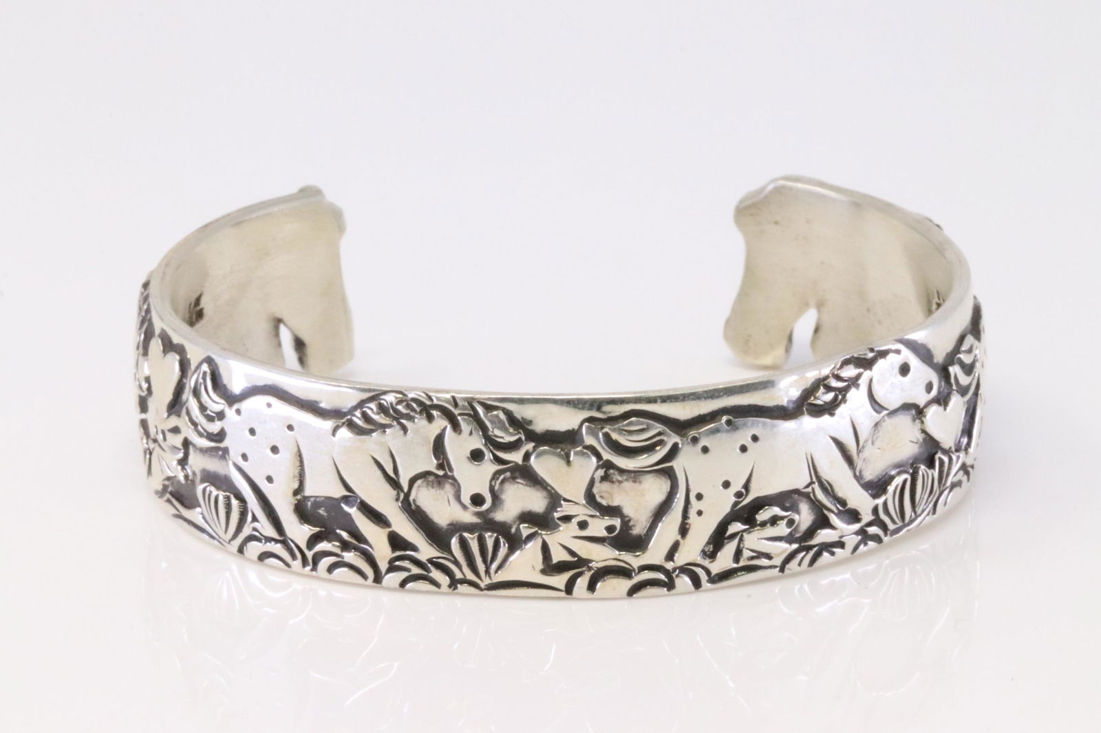 Native American Navajo Handmade Sterling Silver Horse Cuff Bracelet. (1 of 4)
