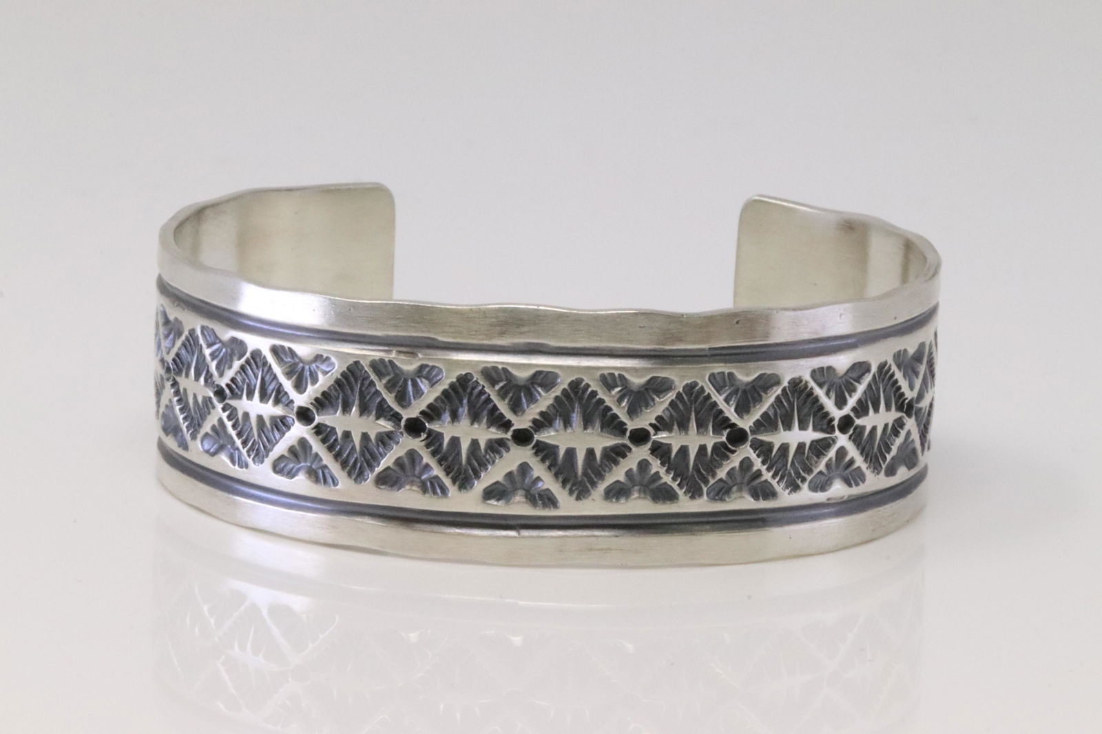 Native American Navajo Handmade Sterling Silver Bracelet Cuff By Maloney. (1 of 4)