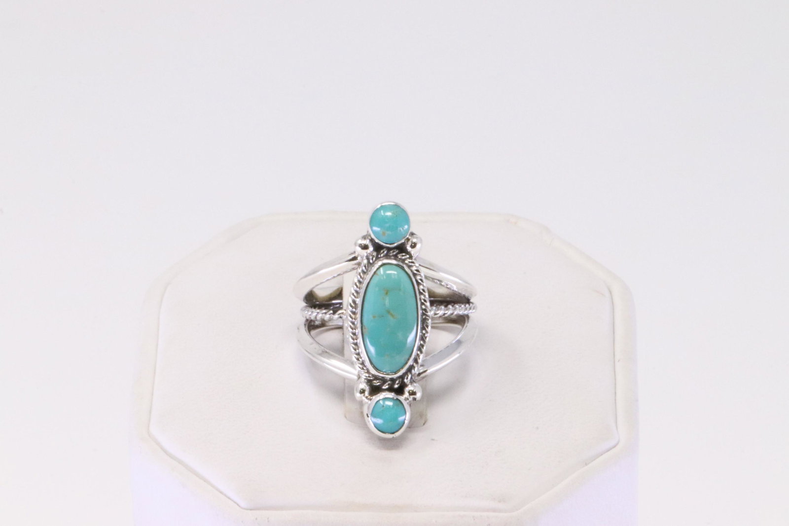 Native America Navajo Handmade Sterling Silver Turquoise Ring By Janice Largo.: This is a Native America Navajo Handmade Sterling Silver Turquoise Ring By Janice Largo. Ring size: 6.00.