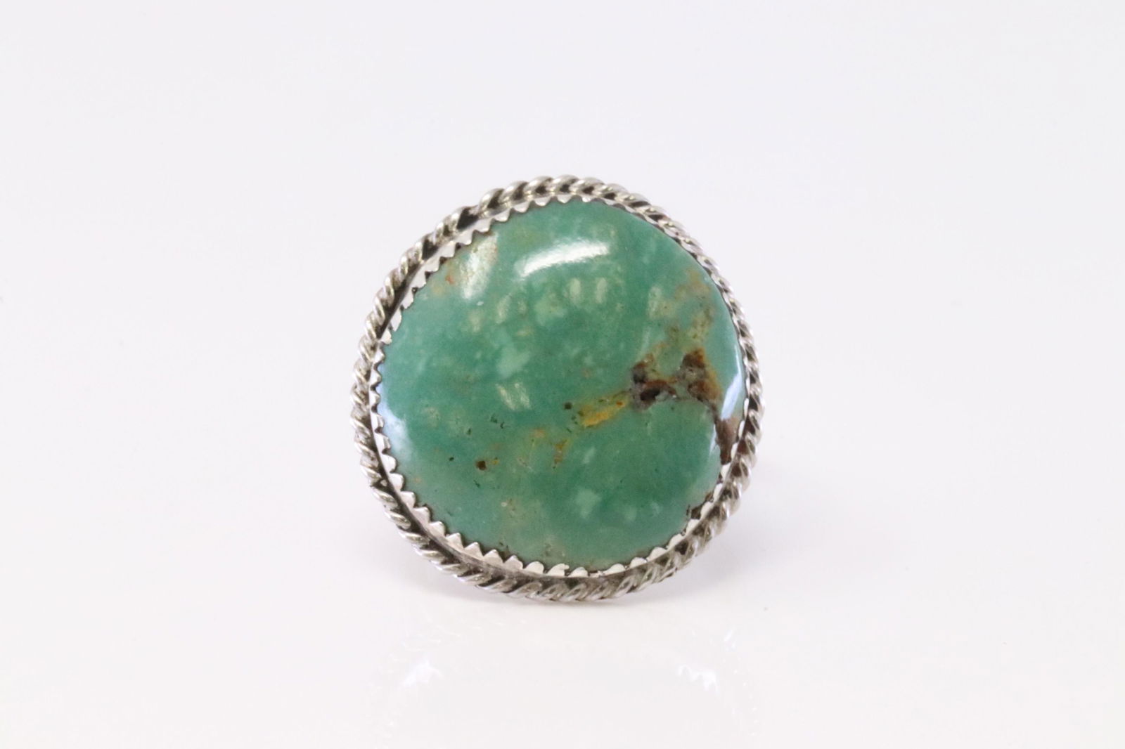 Native America Handmade Navajo Sterling Silver Turquoise Ring. (1 of 4)
