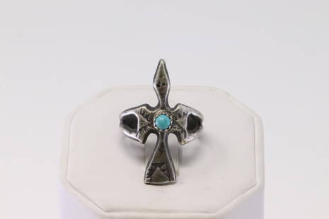 Native America Navajo Handmade Sterling Silver Turquoise Ring By L.: This is a Native America Navajo Handmade Sterling Silver Turquoise Ring By L. Ring size: 9.00.