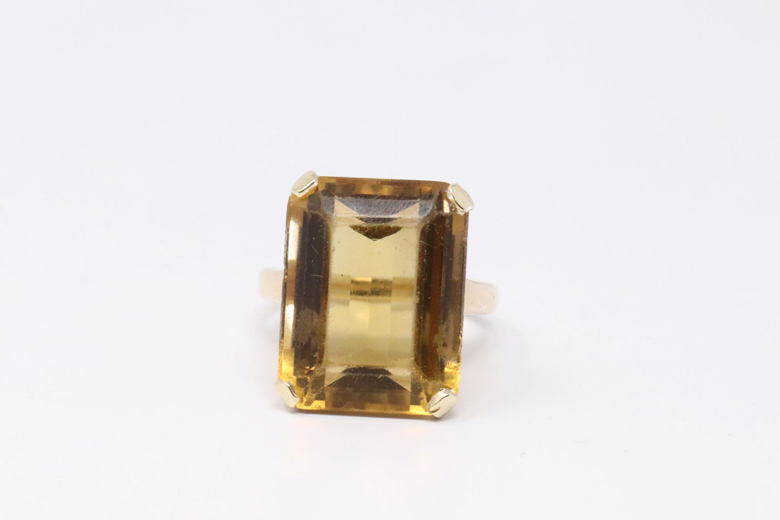 14KT Lady's Yellow Gold Citrine Ring. (1 of 3)