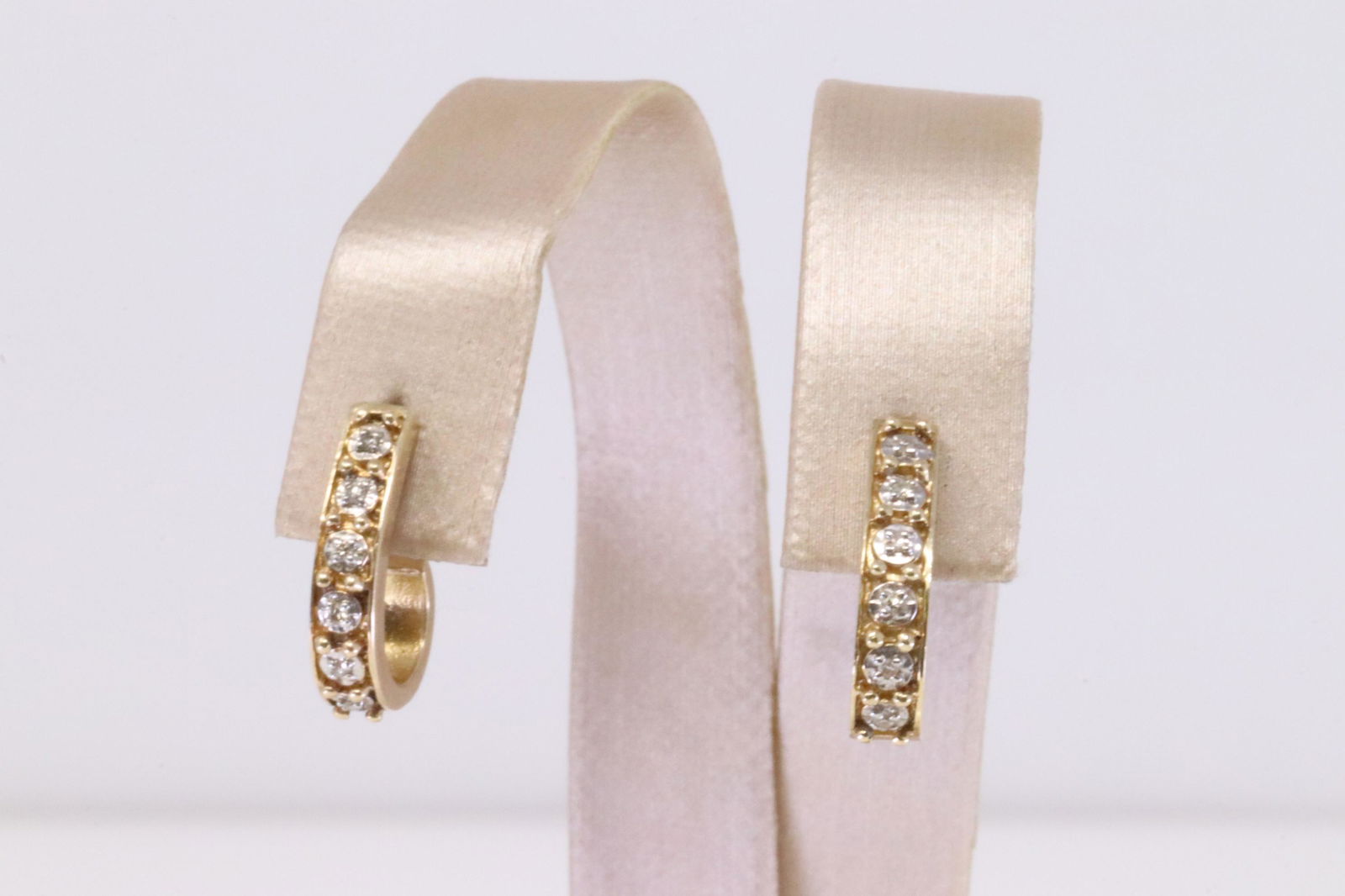 14Kt Yellow Gold Diamond  Earring. (1 of 4)