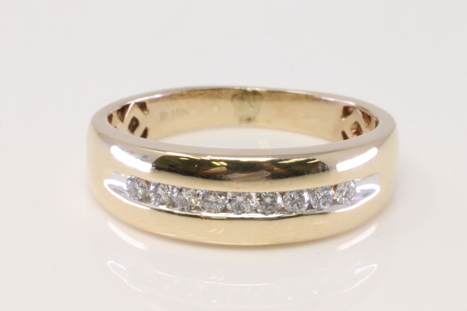 10Kt Yellow Gold Diamond Ring. (1 of 4)