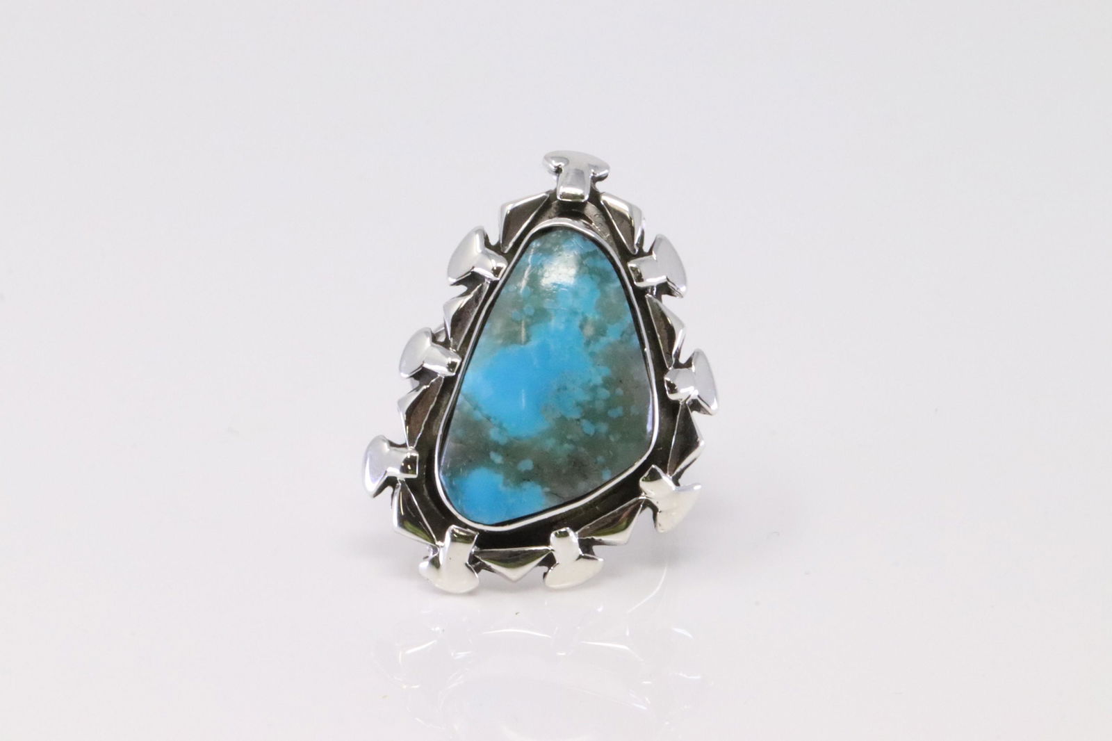 Native American Navajo Handmade Sterling Silver Turquoise Ring By Mike Smith.: This is a Native American Navajo Handmade Sterling Silver Turquoise Ring By Mike Smith. Ring size: 7.00.