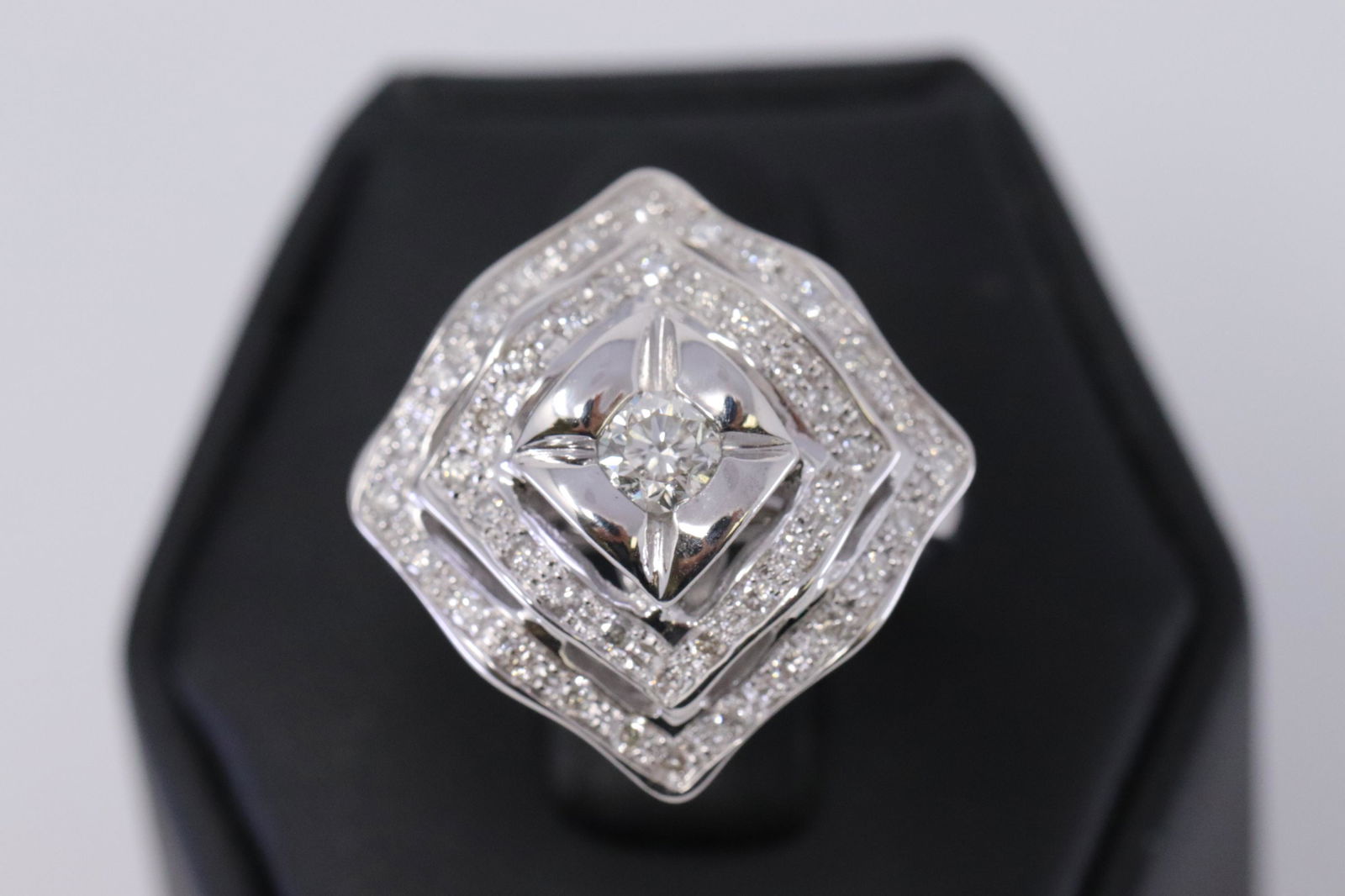 18Kt Diamond Ring (1 of 4)