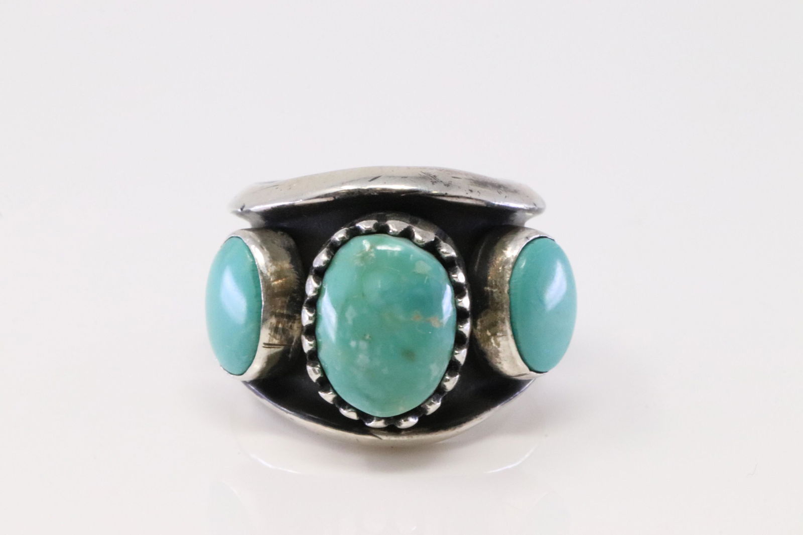Native America Navajo Handmade Sterling Silver Turquoise Ring. (1 of 4)