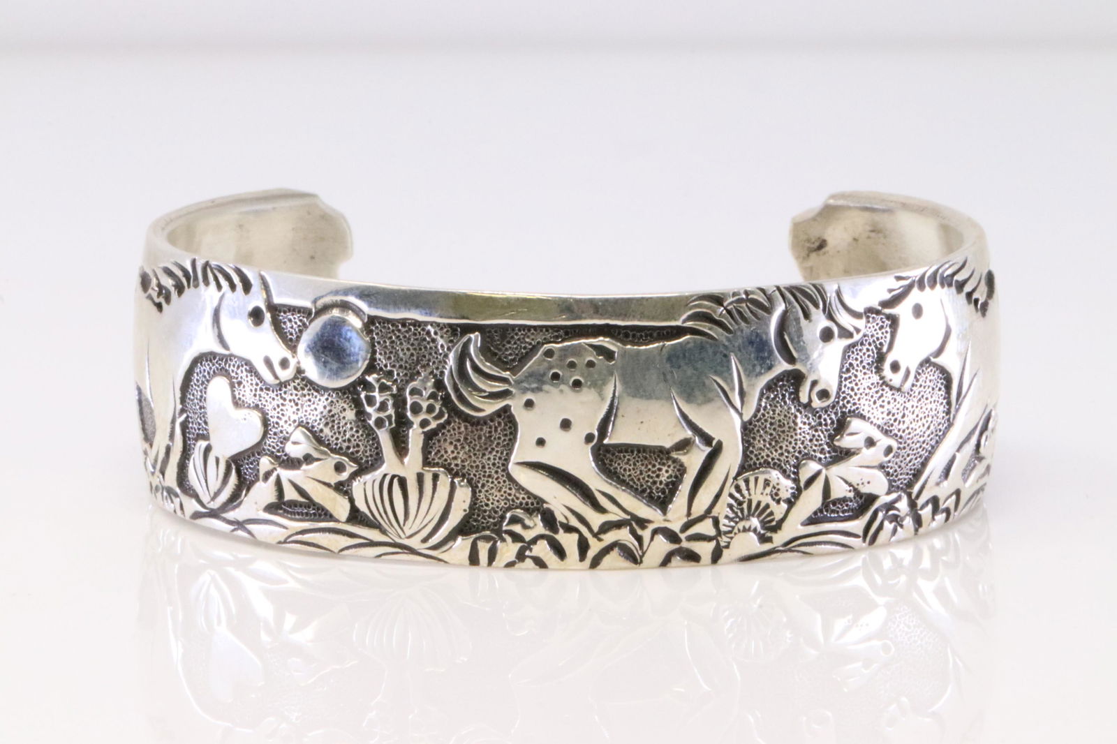 Native America Navajo Handmade Sterling Silver Solid Horse Storyteller Cuff Bracelet By Becenti. (1 of 4)