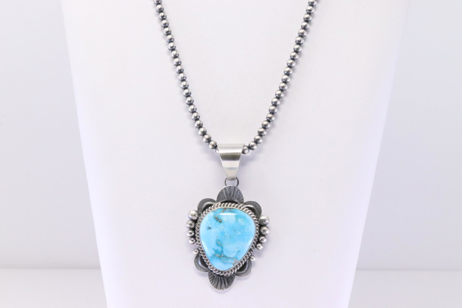 Native America Navajo Handmade Sterling Silver Kingman Turquoise Pendant & Pearl Necklace By Mary: This is a Native America Navajo Handmade Sterling Silver Kingman Turquoise Pendant & Pearl Necklace By Mary Ann Spencer. Necklace length: 22.00"