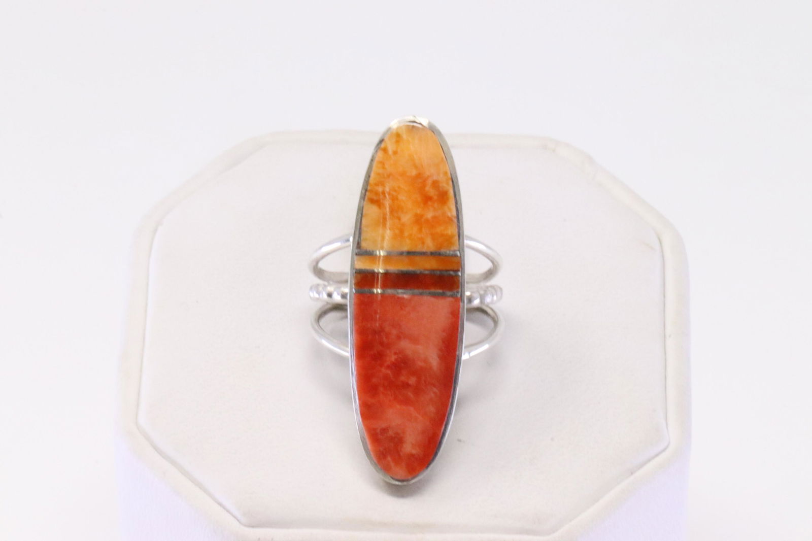 Native America Handmade Navajo Sterling Silver Spiny Oyster Inlay Ring By H.Smith.: This is a Native America Handmade Navajo Sterling Silver Spiny Oyster Inlay Ring By H.Smith. Ring size: 5.50.