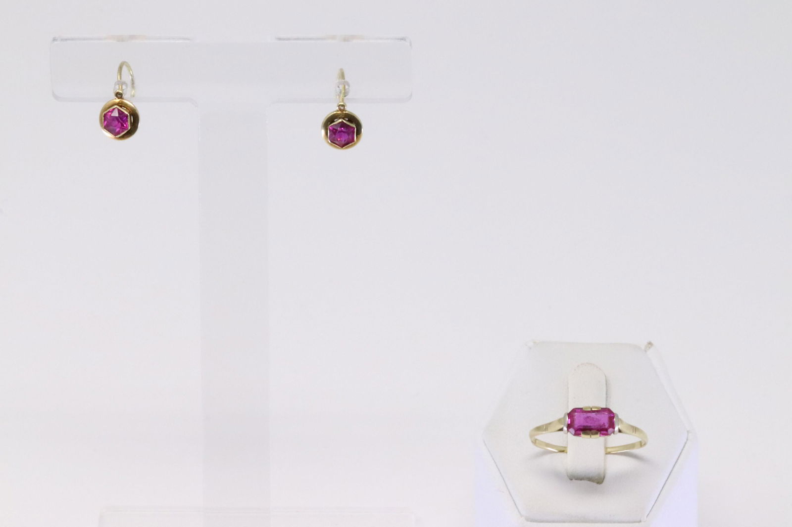 14Kt Yellow Gold Vintage Ruby Ring / Earring Set. (1 of 7)