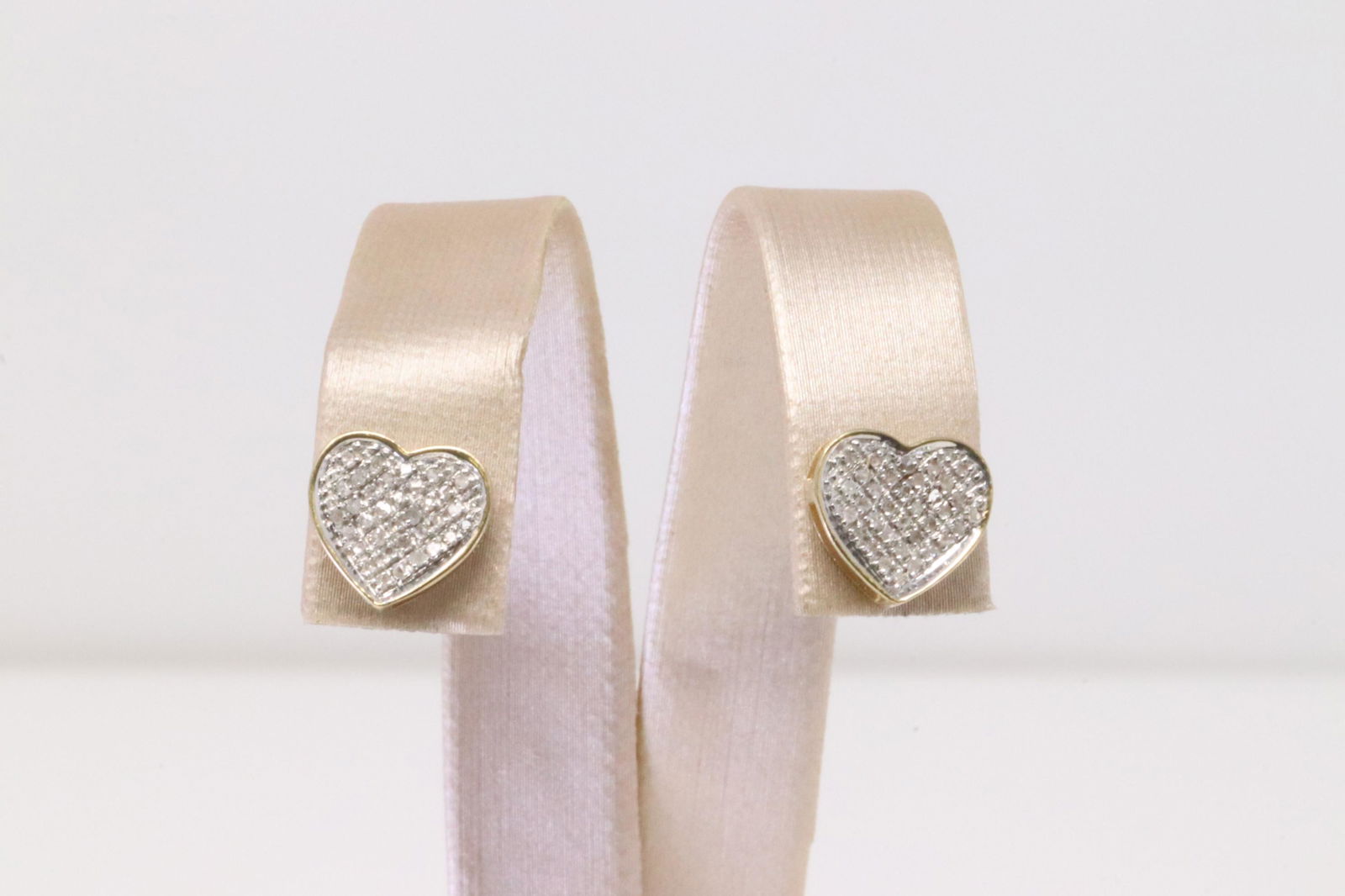 10Kt Yellow Gold Diamond Heart Earring. (1 of 4)