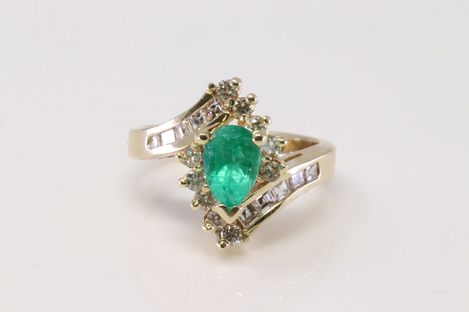 14Kt Yellow Gold Emerald / Diamond Ring. (1 of 4)