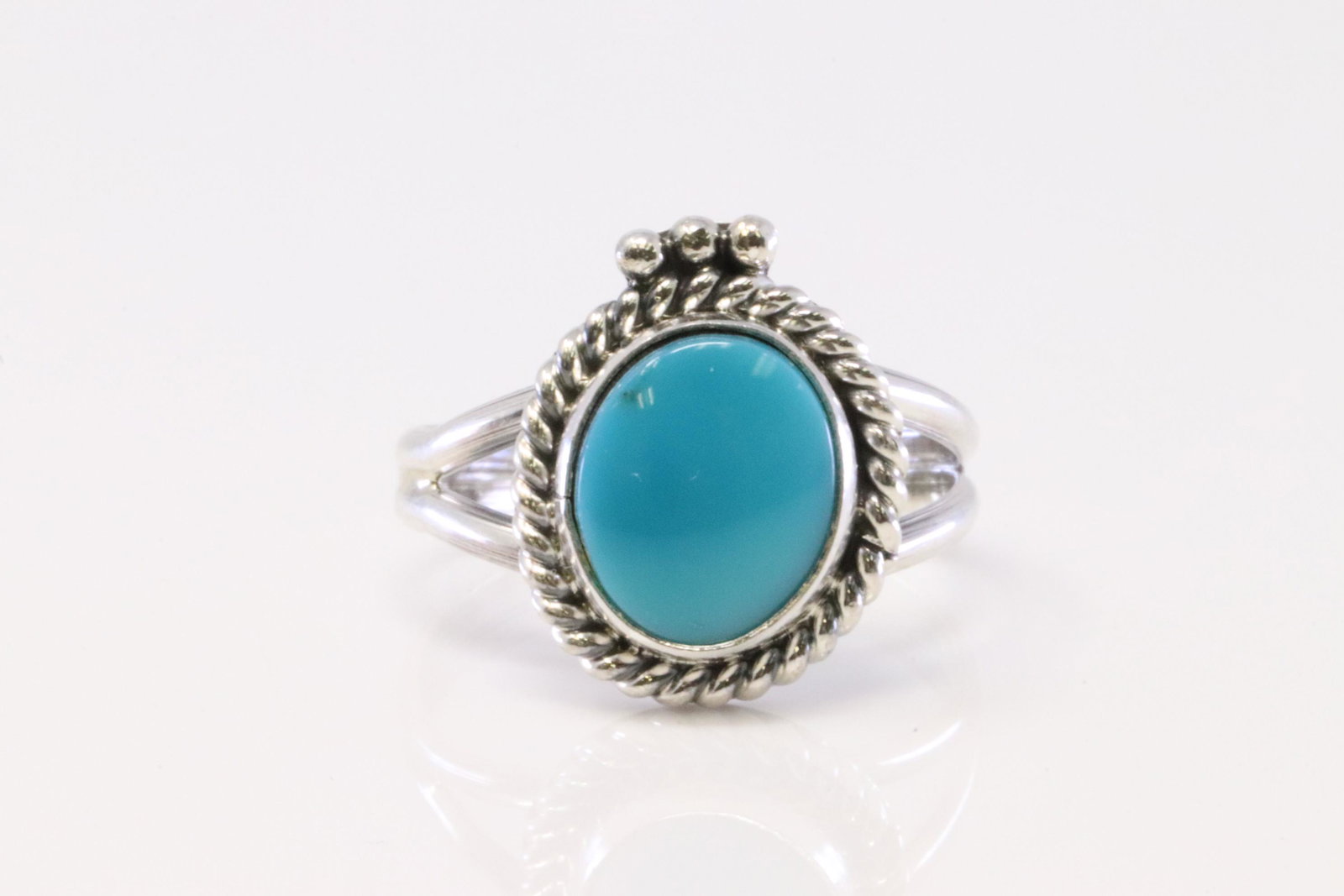 Native America Navajo Handmade Sterling Silver Turquoise Ring By Jan Mariano.: This is a Native America Navajo Handmade Sterling Silver Turquoise Ring By Jan Mariano. Ring size: 5.50.