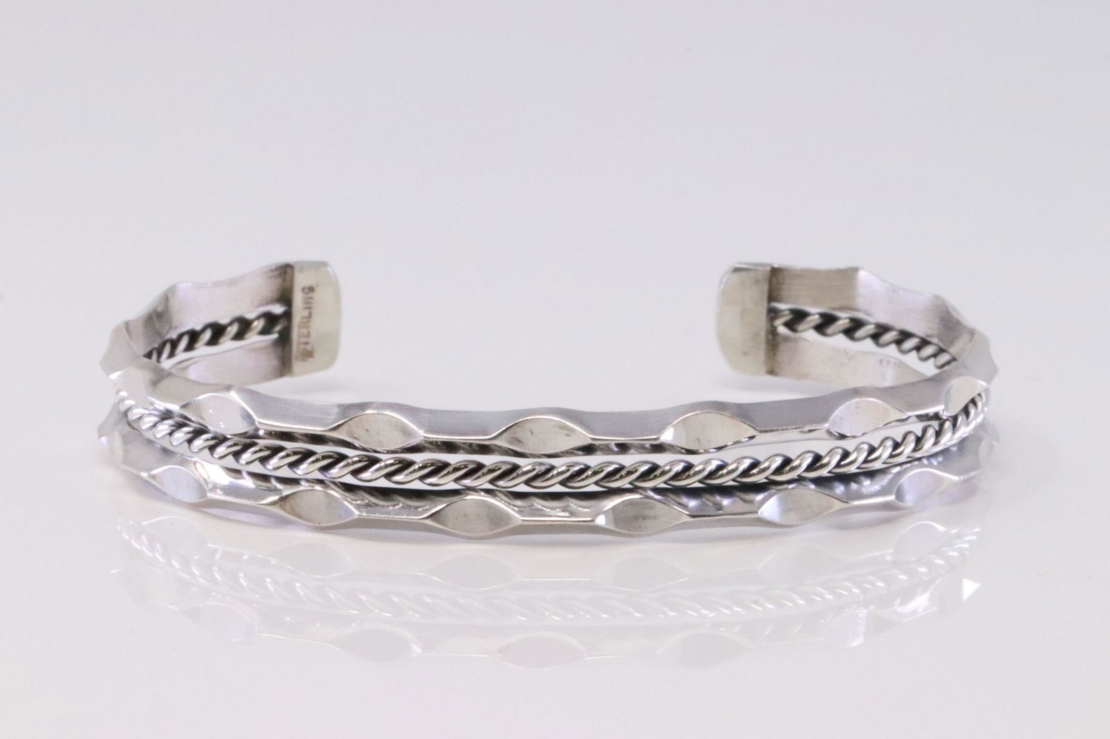 Native America Navajo Handmade Sterling Silver Solid Bracelet. (1 of 4)
