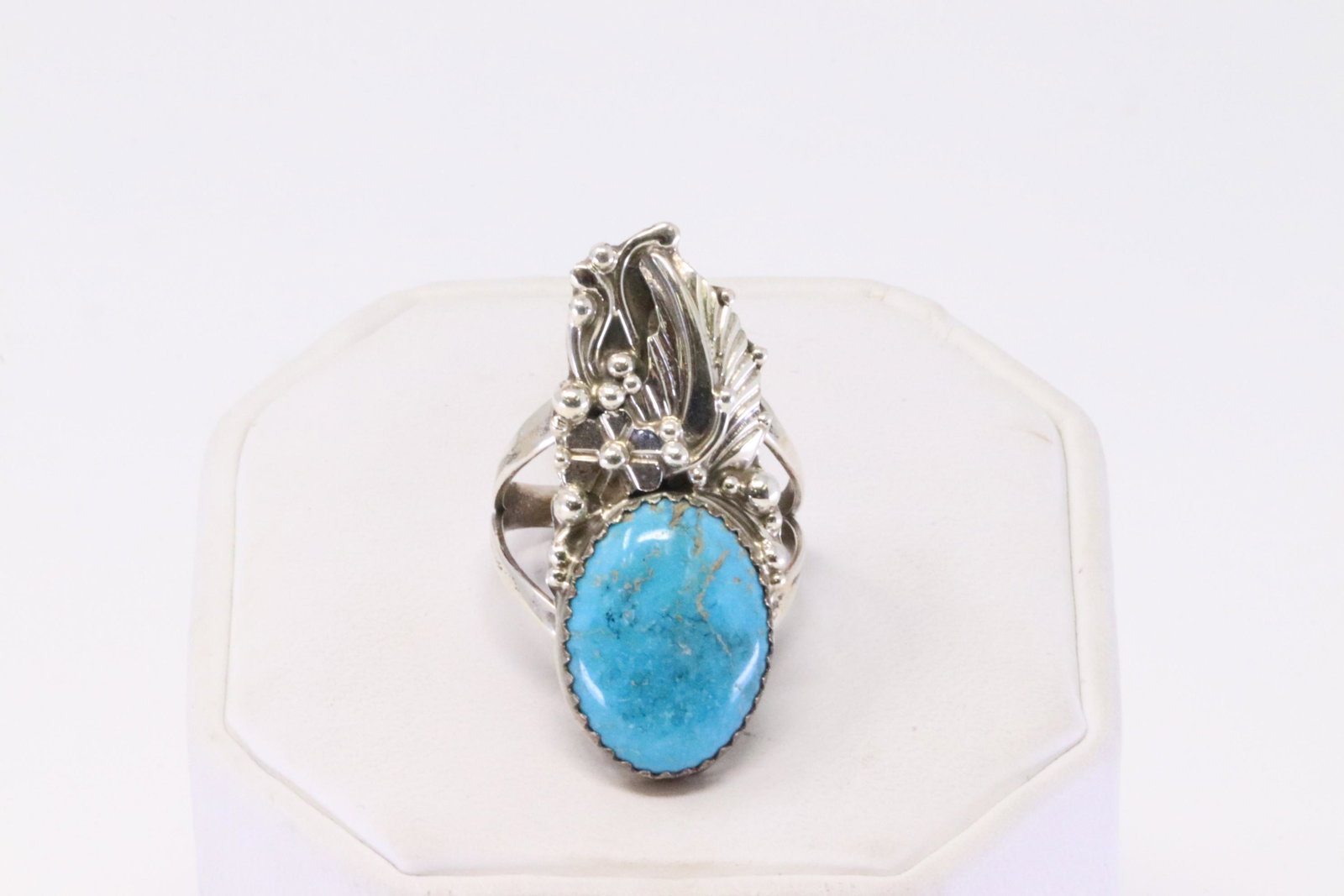 Native America Navajo Handmade Sterling Silver Turquoise Ring By Virginia.: This is a Native America Navajo Handmade Sterling Silver Turquoise Ring By Virginia. Ring size: 6.25.