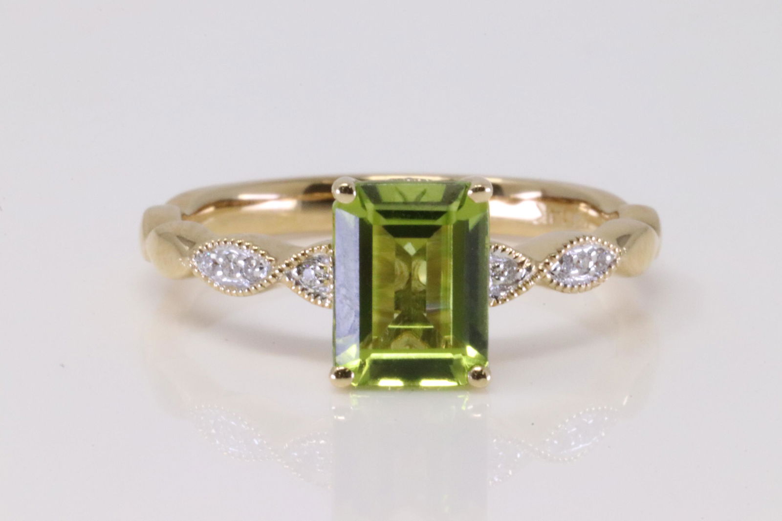 14Kt Yellow Gold Peridot / Diamond Ring. (1 of 4)