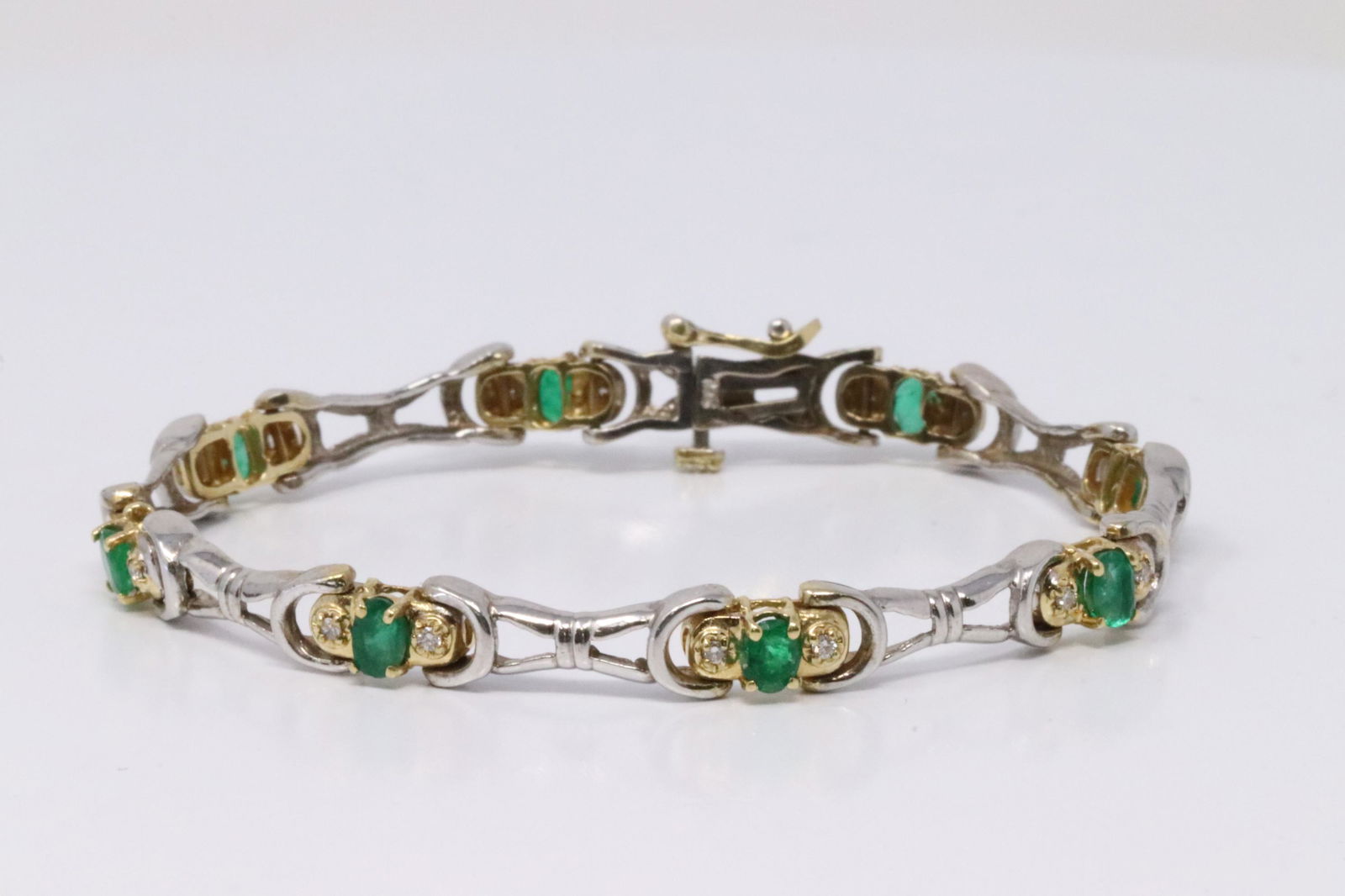 14Kt White Gold Emerald Diamond Bracelet. (1 of 5)