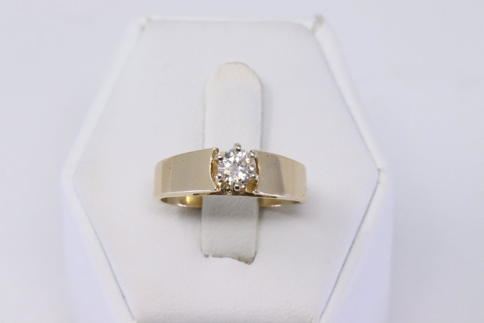 14Kt Diamond Ring (1 of 3)