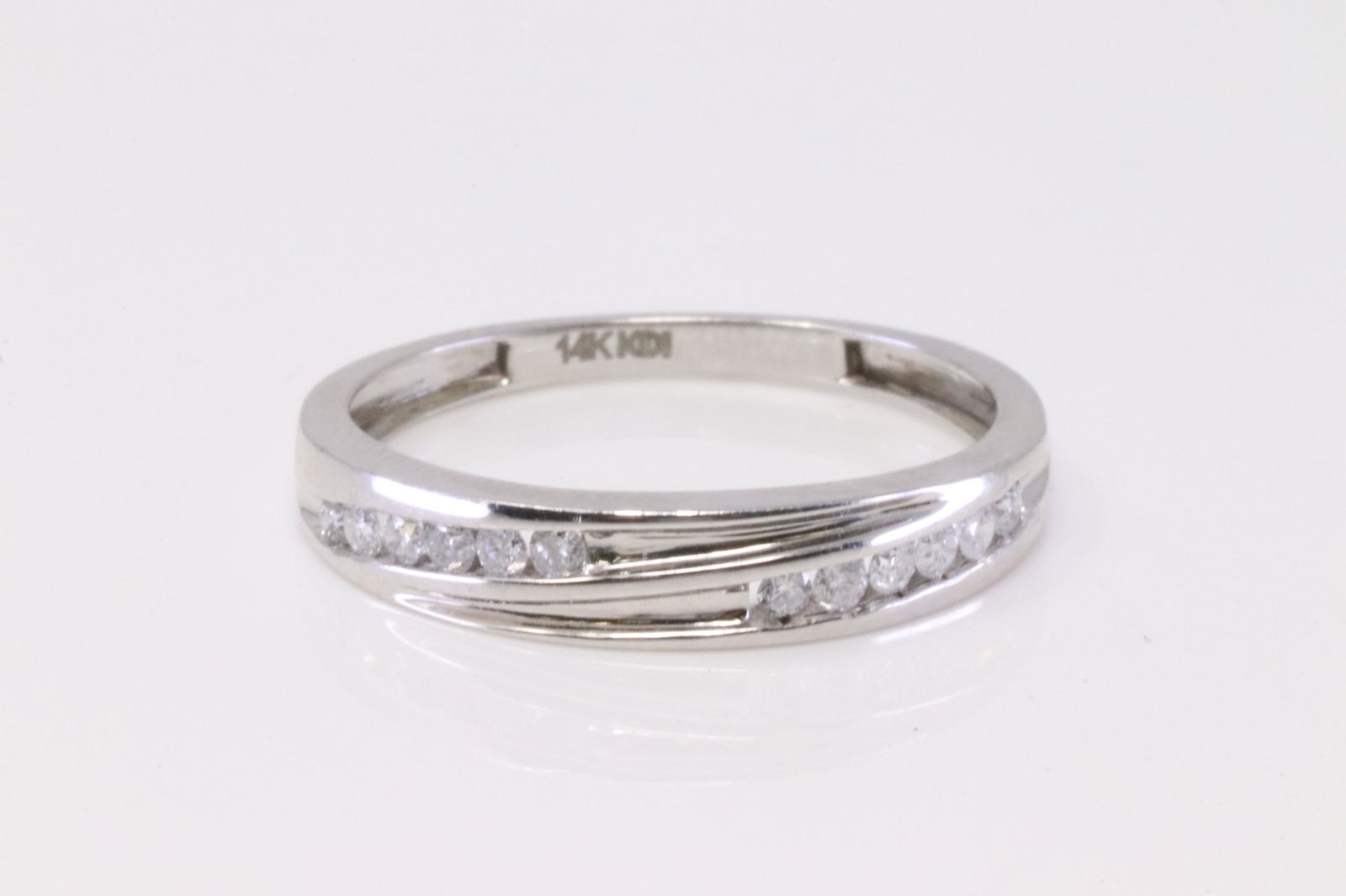 14Kt White Gold Diamond Ring. (1 of 4)