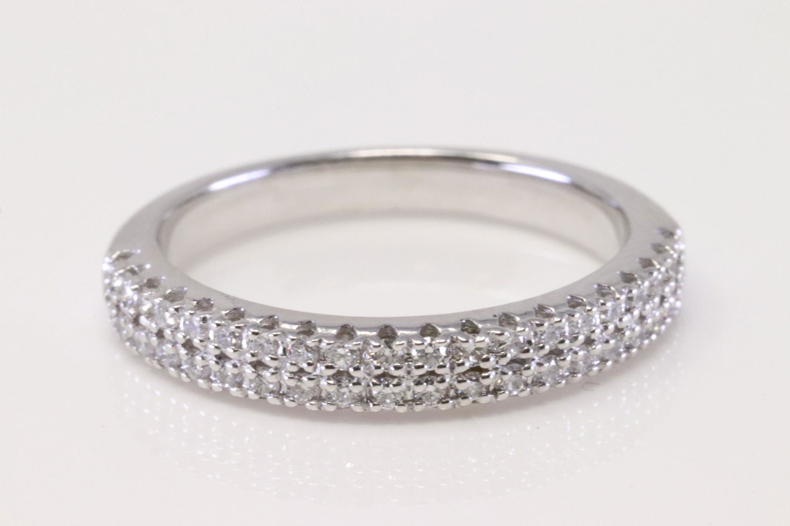 18Kt White Gold Diamond Ring. (1 of 4)
