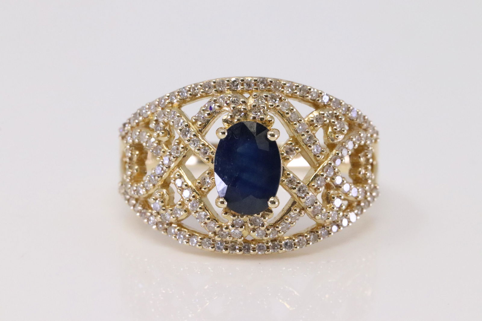 14Kt Yellow Gold Sapphire / Diamond Ring. (1 of 4)