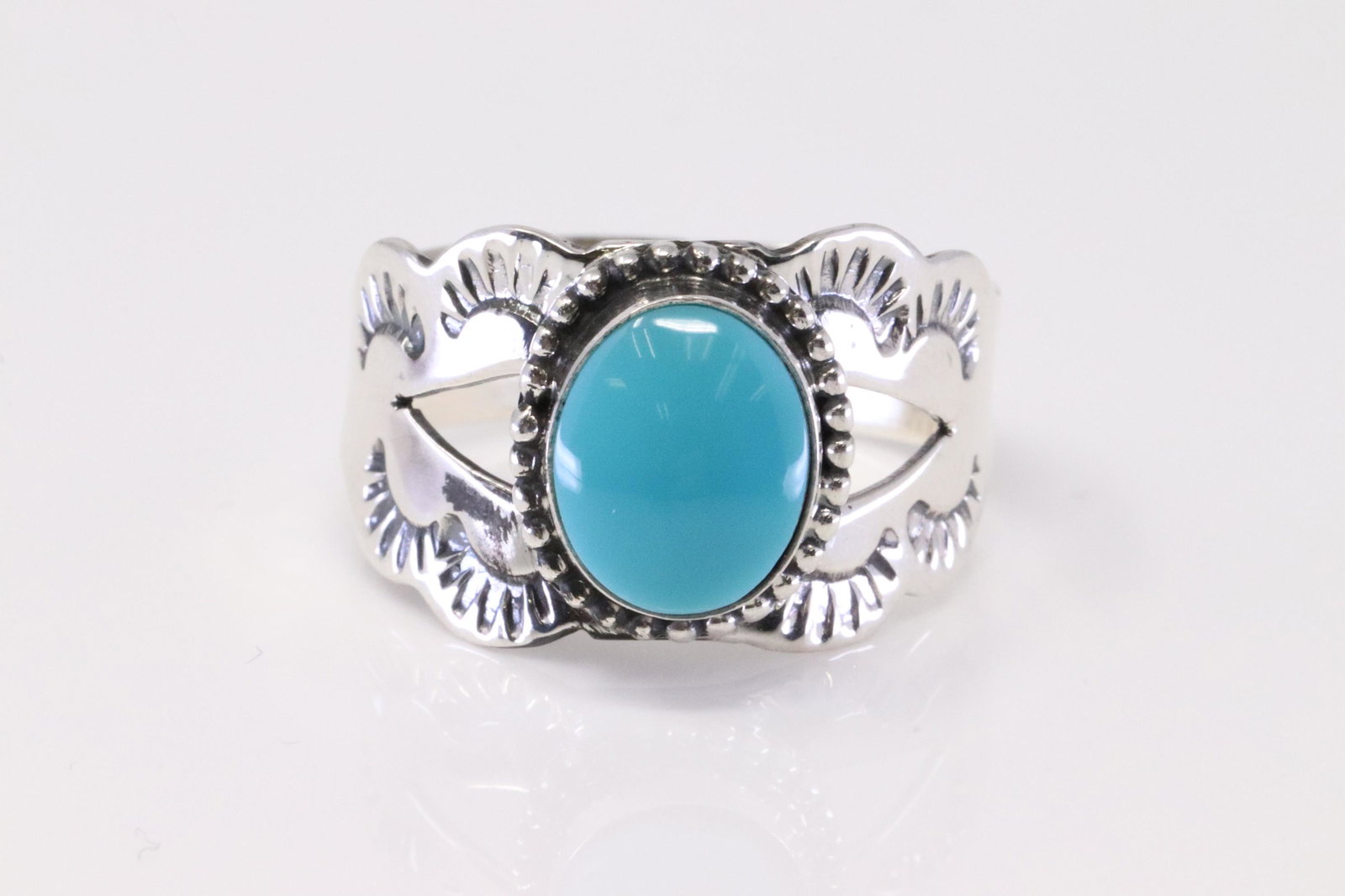 Native America Navajo Handmade Sterling Silver Turquoise Ring By Jan Mariano.: This is a Native America Navajo Handmade Sterling Silver Turquoise Ring By Jan Mariano. Ring size: 9.00.