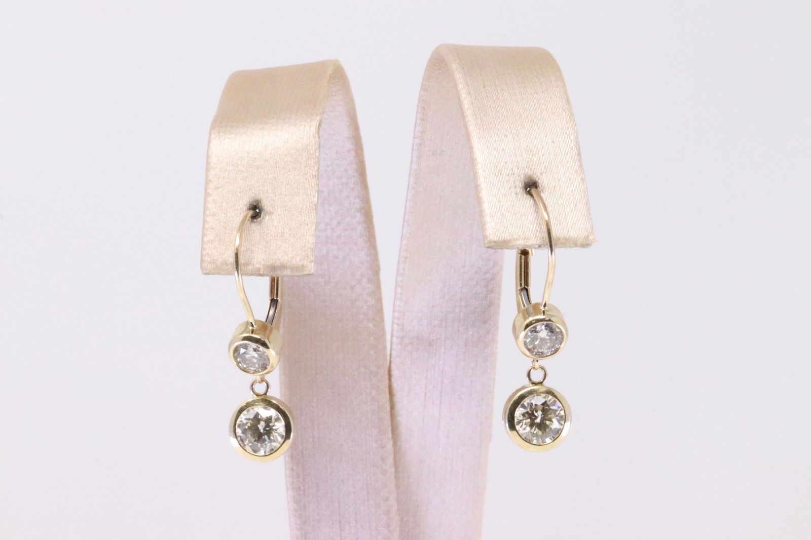 14Kt Yellow Gold Diamond Earring. (1 of 4)