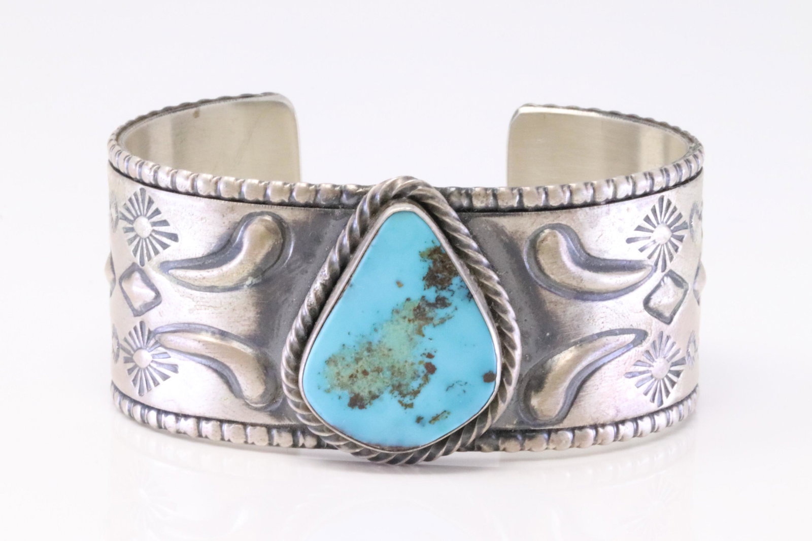 Native America Navajo Handmade Sterling Silver Turquoise Bracelet By Jeff James Jr.: This is a Native America Navajo Handmade Sterling Silver Turquoise Bracelet By Jeff James Jr.