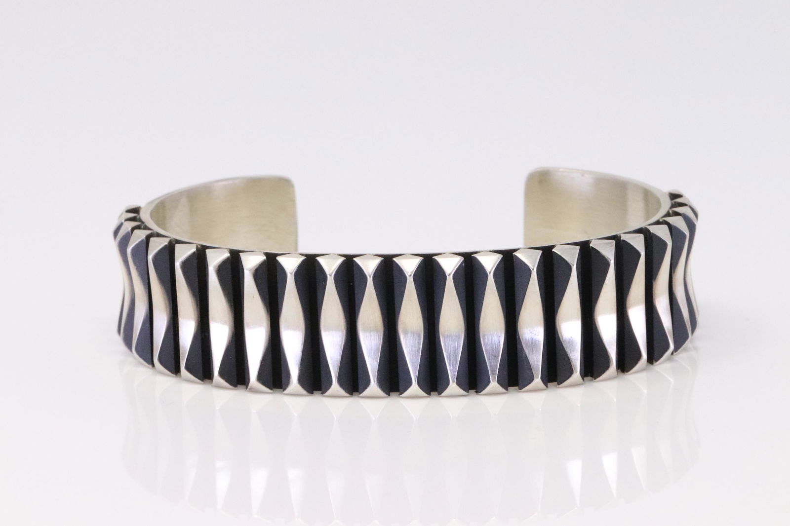 Native America Navajo Handmade Sterling Silver Cuff Bracelet By Leander Tahe. (1 of 4)