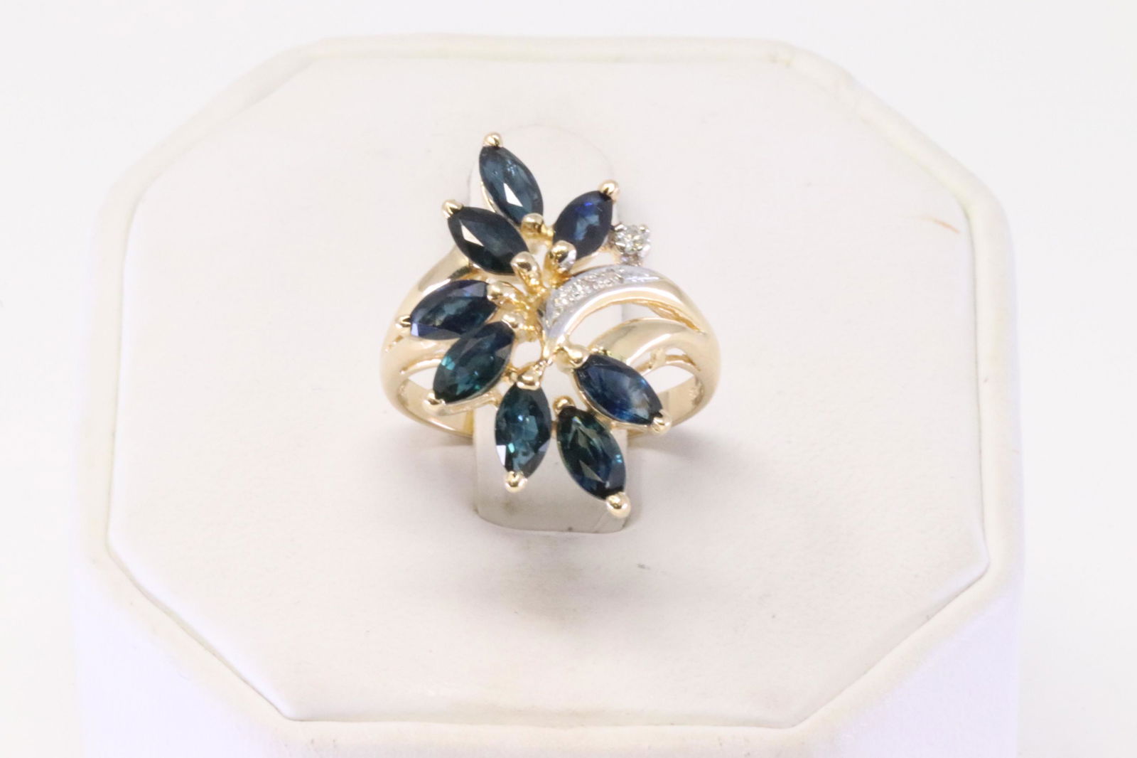 14Kt Yellow Gold Sapphire / Diamond Ring. (1 of 4)