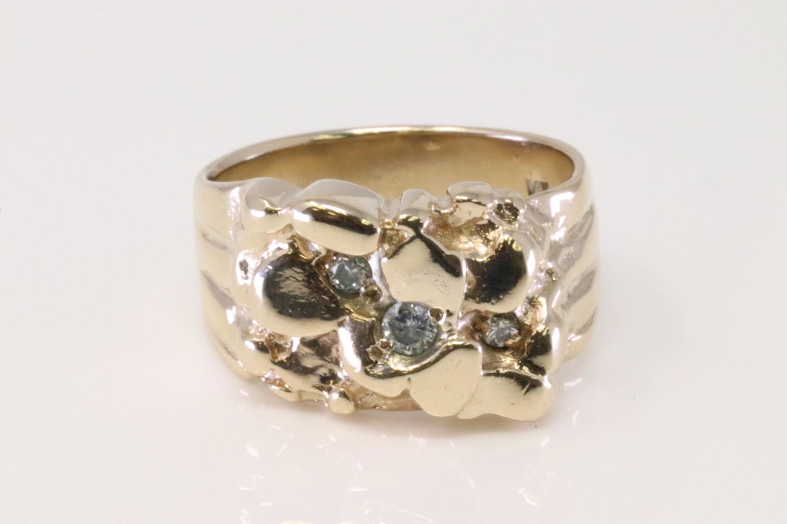 14Kt Nugget Yellow Gold Diamond Ring. (1 of 4)