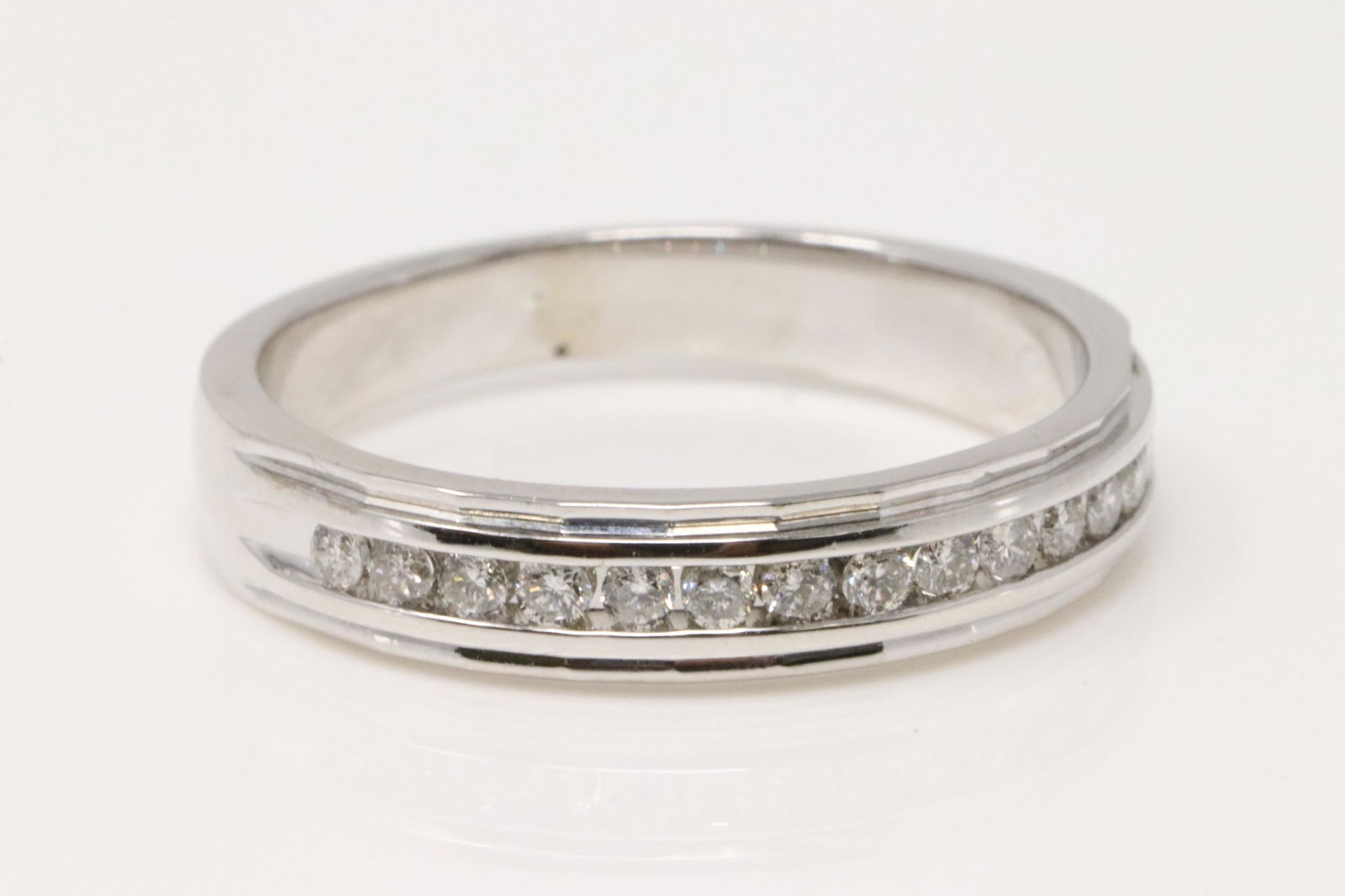 14Kt White Gold Diamond Ring. (1 of 4)