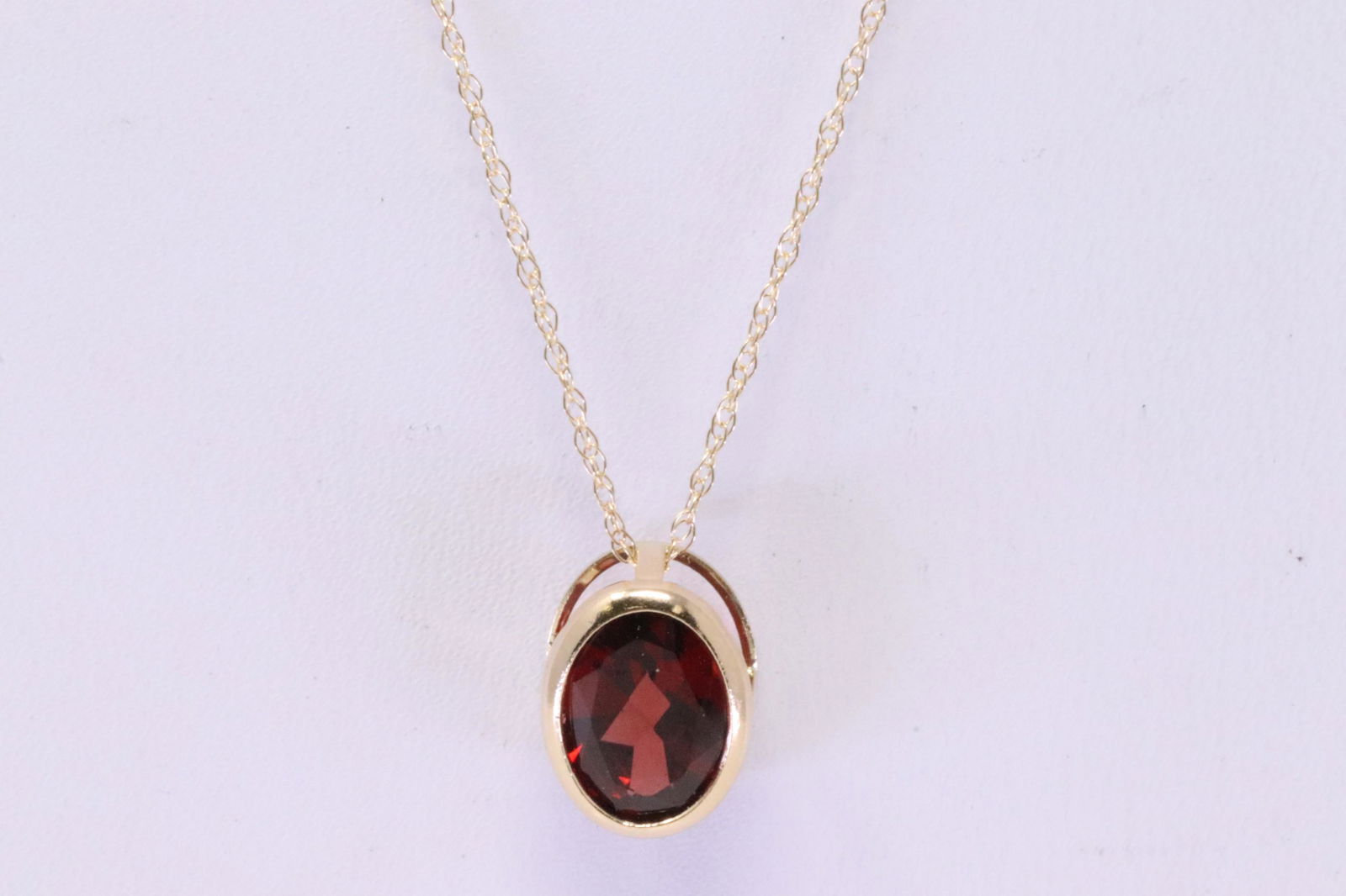 14Kt Yellow Gold Garnet Pendant. (1 of 4)