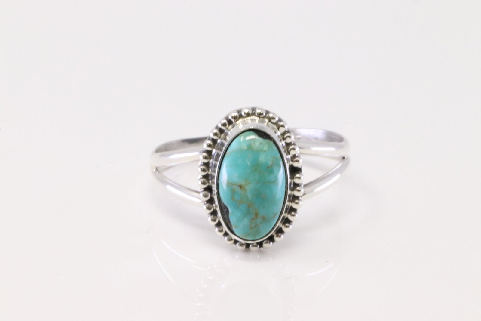 Native America Navajo Handmade Sterling Silver Turquoise Ring By Jan Mariano.: This is a Native America Navajo Handmade Sterling Silver Turquoise Ring By Jan Mariano. Ring size: 8.50.