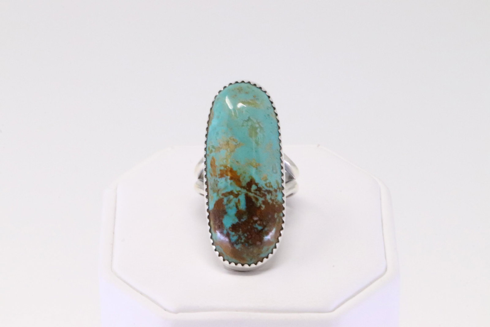 Native America Navajo Handmade Sterling Silver Turquoise Ring By Leslie Nez.: This is a Native America Navajo Handmade Sterling Silver Turquoise Ring By Leslie Nez. Ring size: 6.50.