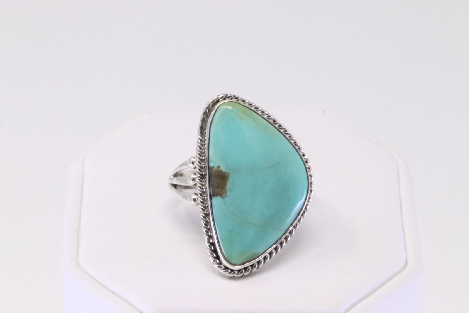 Native America Navajo Handmade Sterling Silver Turquoise Ring. (1 of 4)