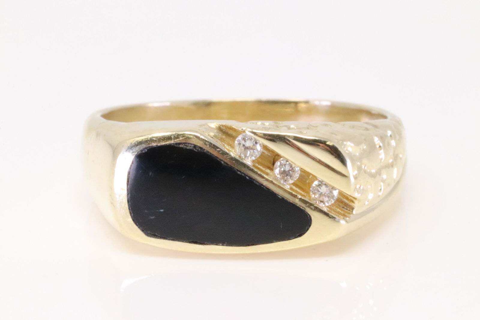 14Kt Yellow Gold Onyx / Diamond Ring. (1 of 4)