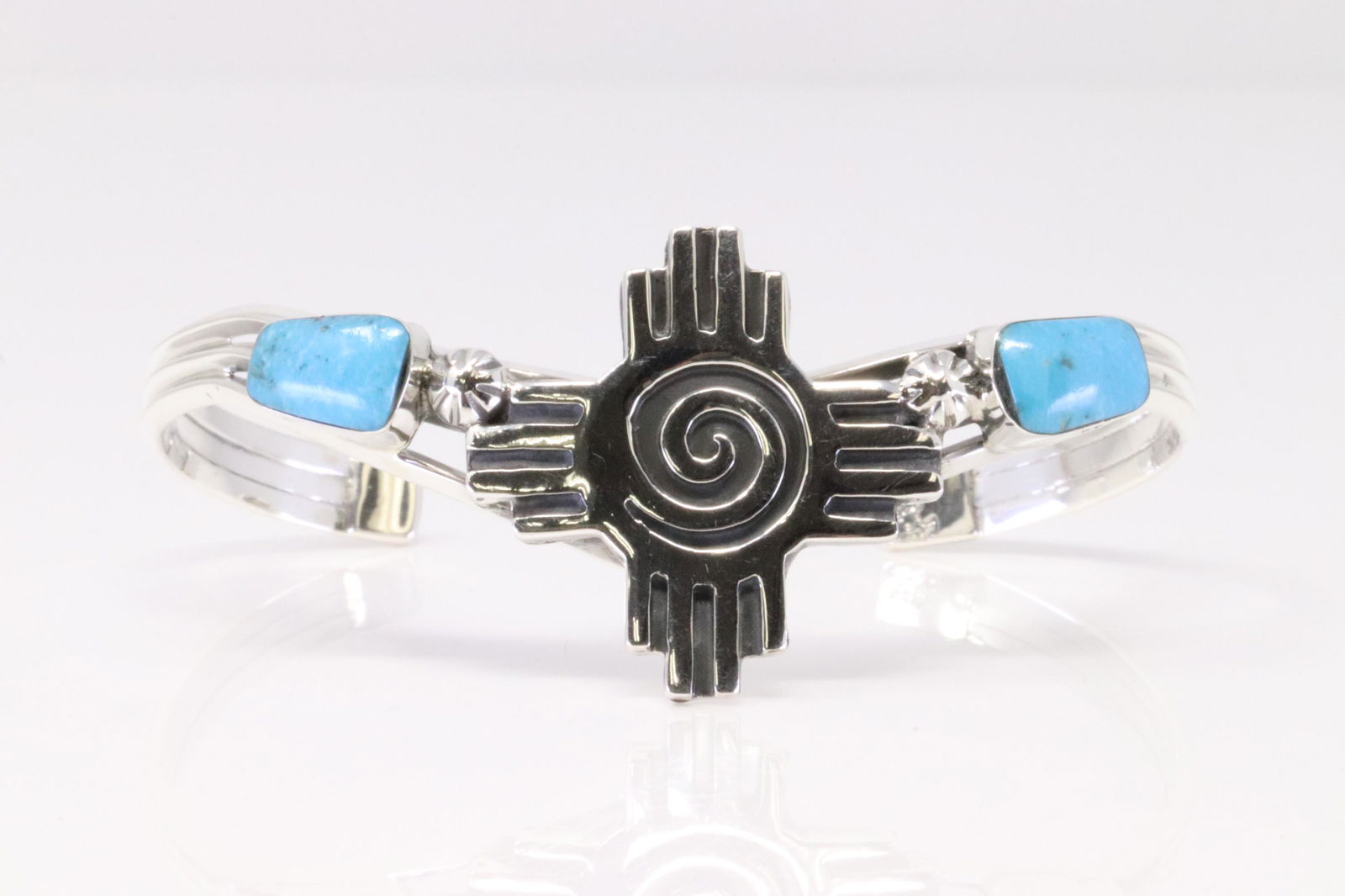 Native America Navajo Handmade Sterling Silver Turquoise Bracelet By Mike Smith.: This is a Native America Navajo Handmade Sterling Silver Turquoise Bracelet By Mike Smith.