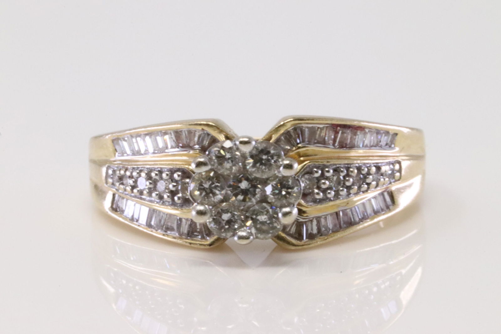 Flower Diamond Ring 14Kt. (1 of 4)
