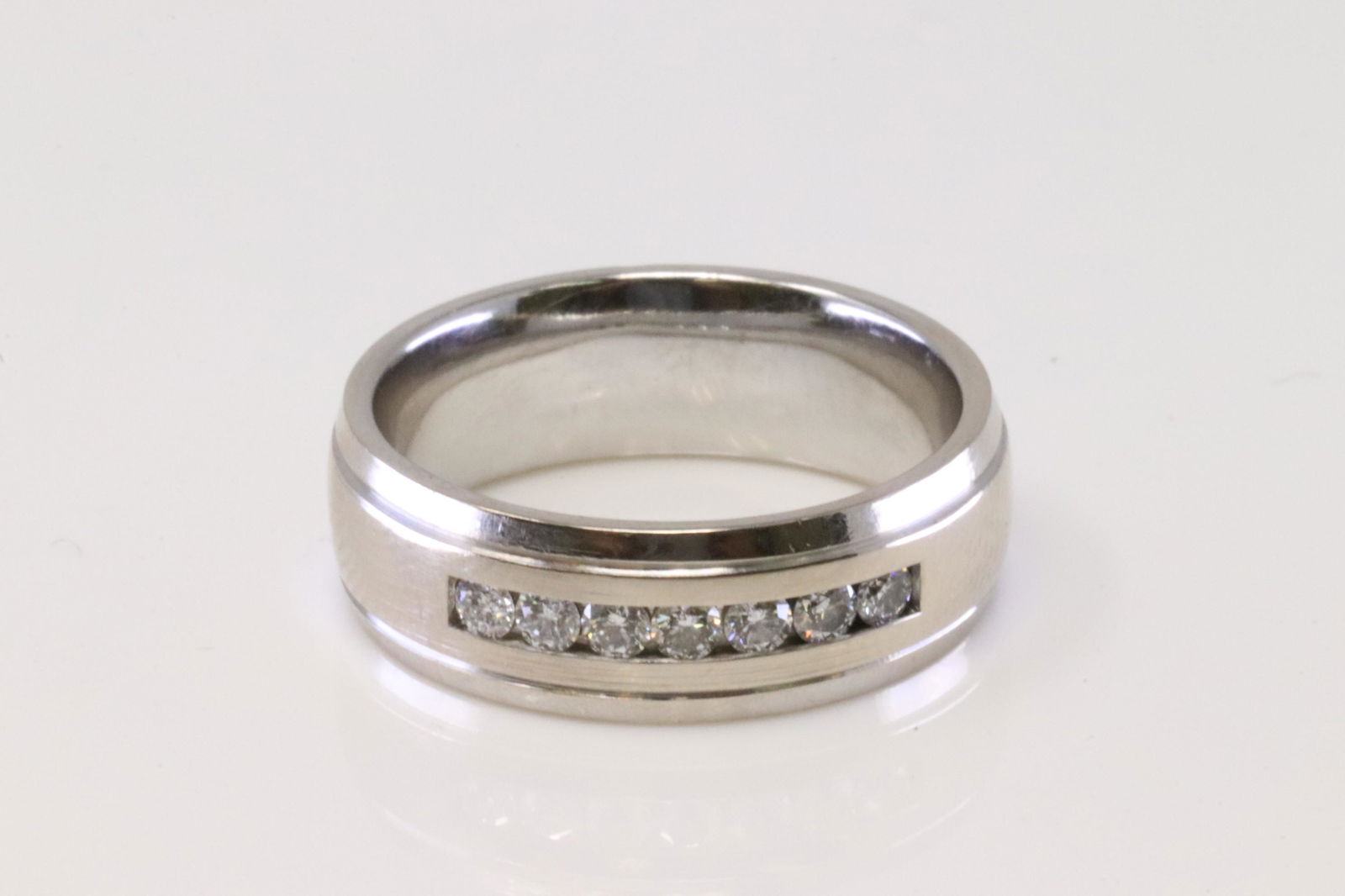 14Kt White Gold Diamond Ring. (1 of 4)