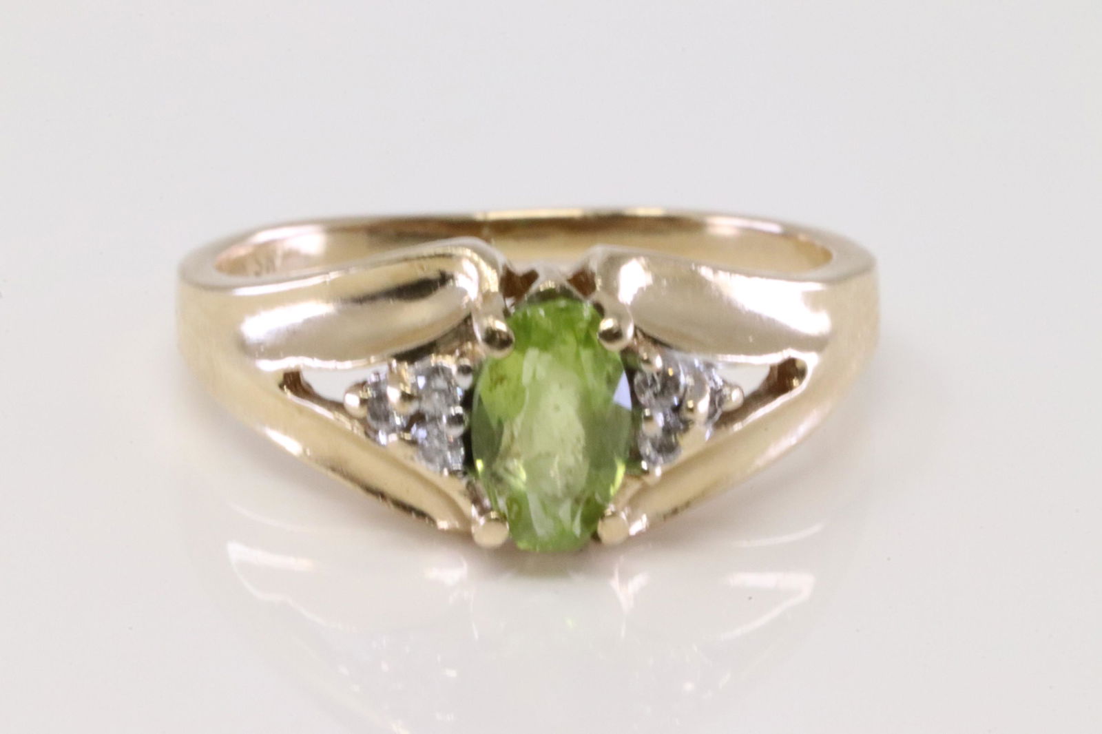 Peridot & Diamond Ring 10Kt. (1 of 4)