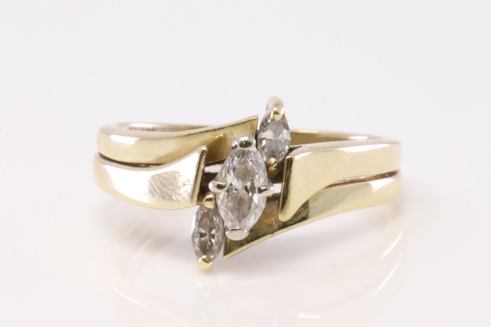 14Kt Yellow Gold Diamond Ring. (1 of 4)