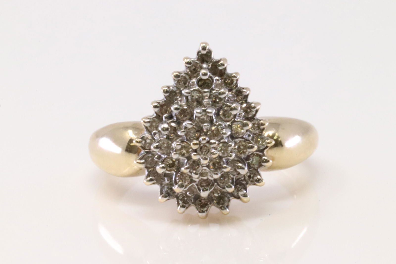 10Kt Yellow Gold Diamond Ring. (1 of 4)