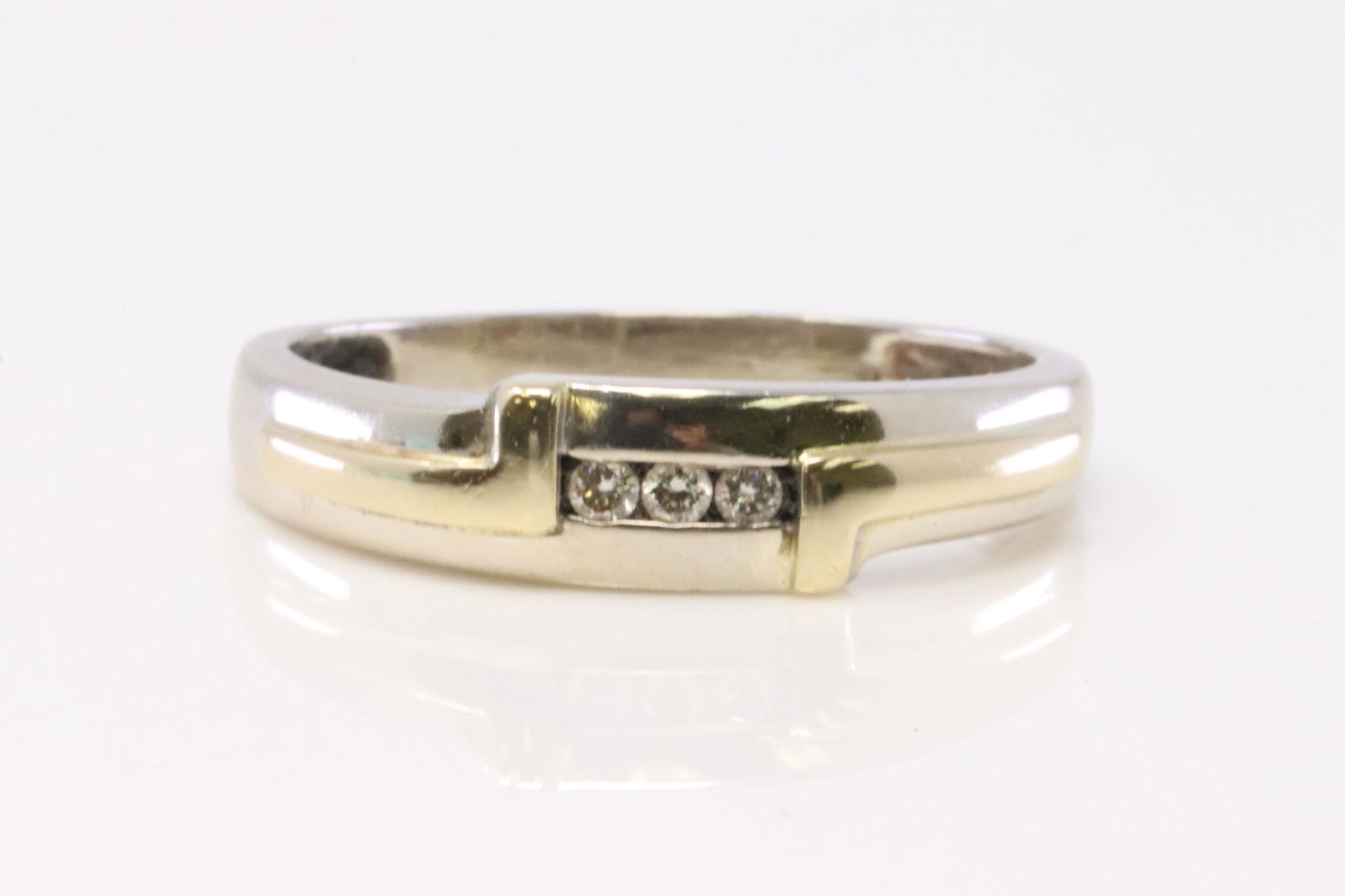 14Kt White Gold Diamond Ring. (1 of 4)